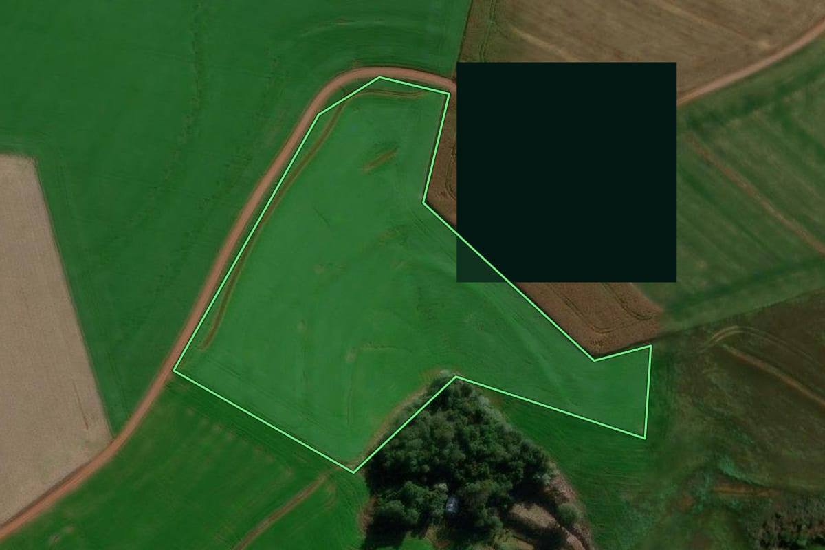 Imagem de satélite do imóvel rural em Bom Sucesso do Sul (PR), com o contorno declarado no CAR desenhado por cima.