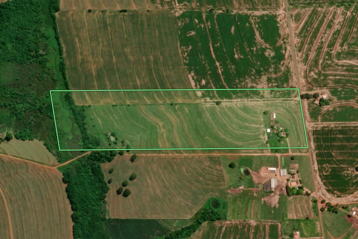 Imagem de satélite do imóvel rural em Brasilândia do Sul (PR), com o contorno declarado no CAR desenhado por cima.