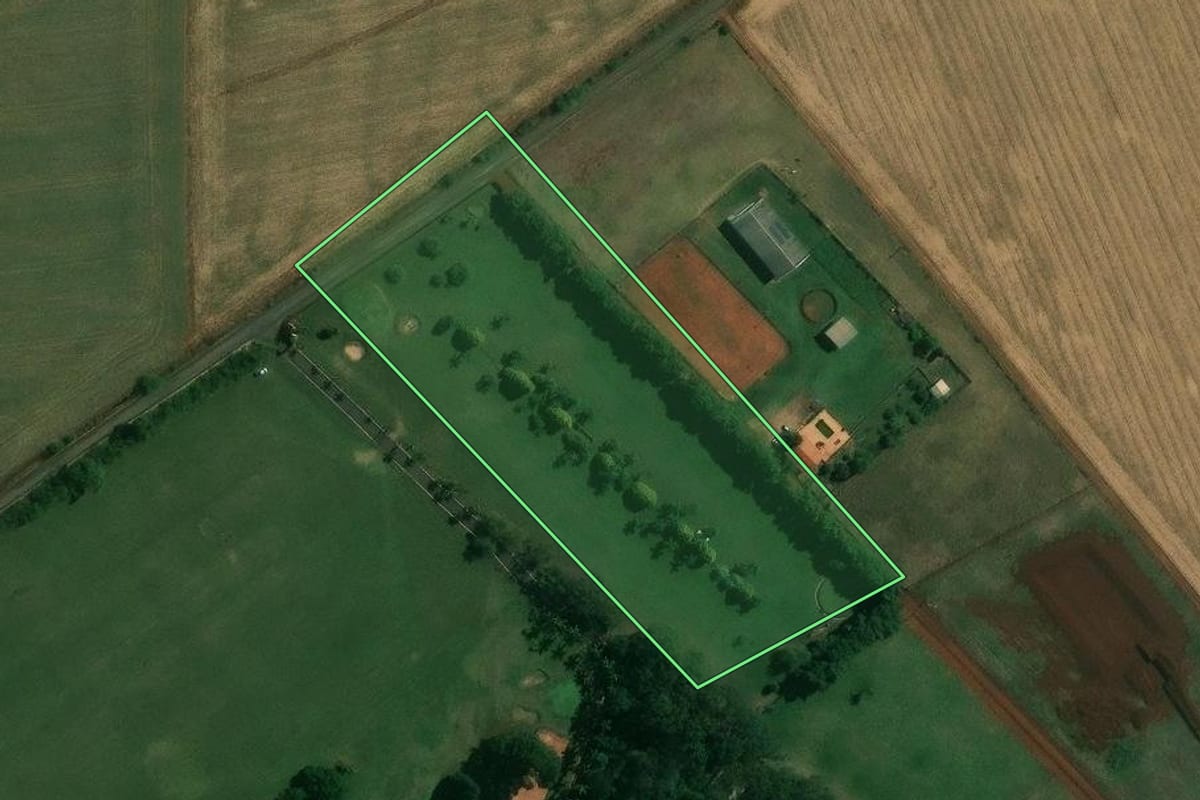 Imagem de satélite do imóvel rural em Cambé (PR), com o contorno declarado no CAR desenhado por cima.
