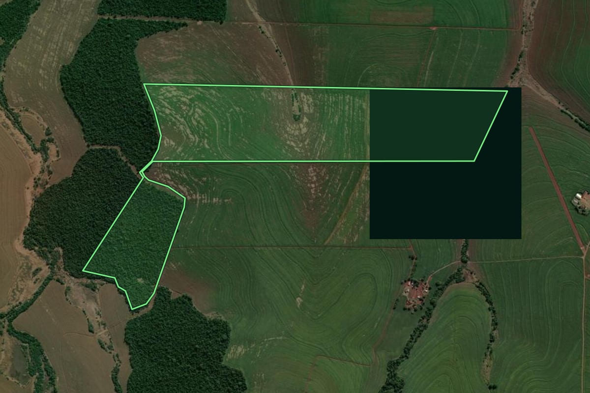 Imagem de satélite do imóvel rural em Cambé (PR), com o contorno declarado no CAR desenhado por cima.