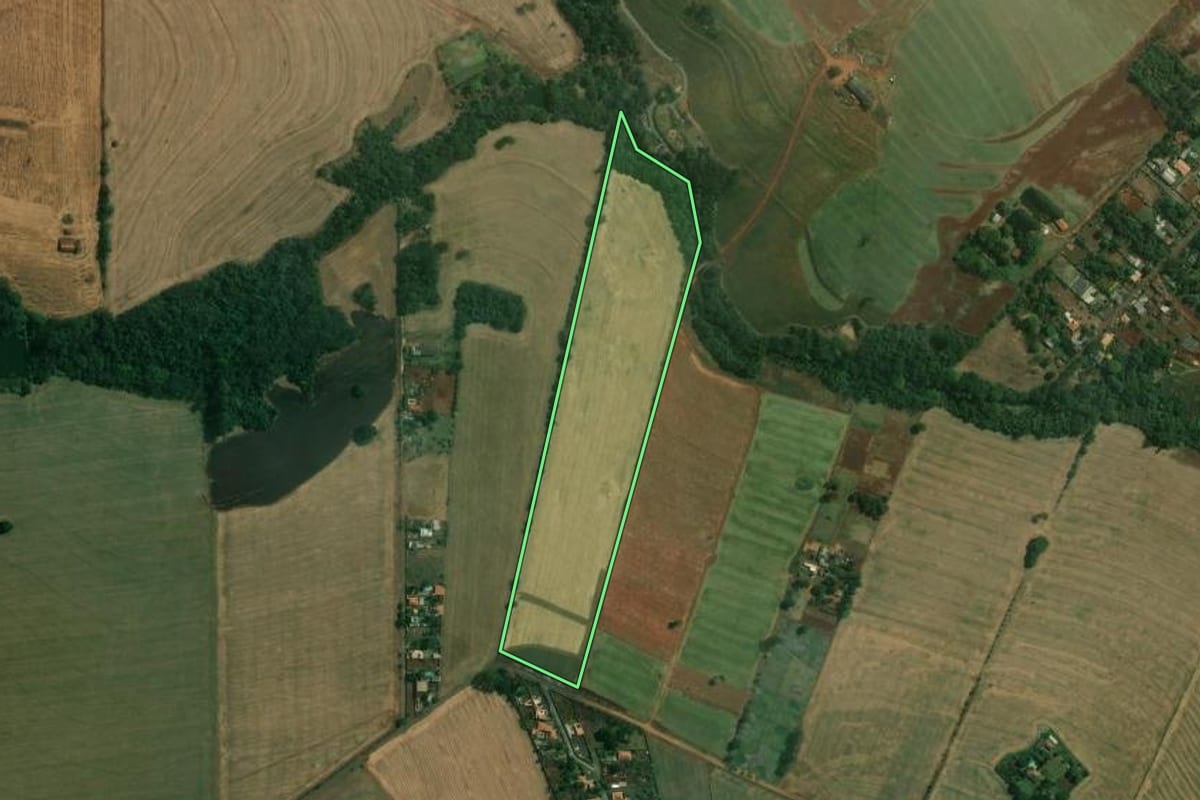 Imagem de satélite do imóvel rural em Cambé (PR), com o contorno declarado no CAR desenhado por cima.