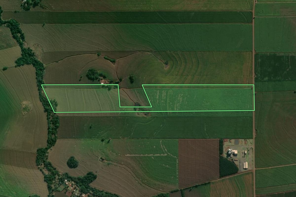Imagem de satélite do imóvel rural em Cambé (PR), com o contorno declarado no CAR desenhado por cima.