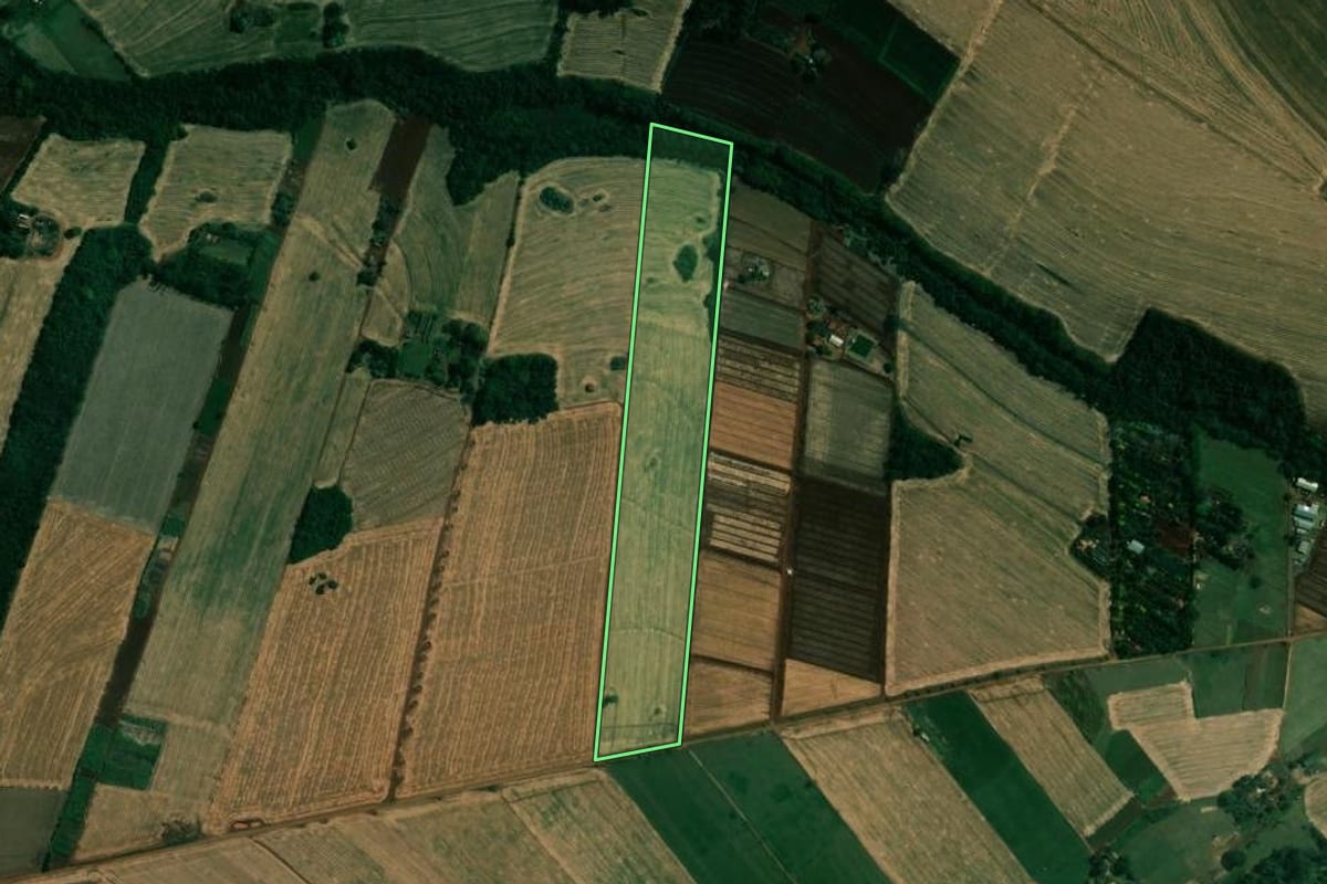 Imagem de satélite do imóvel rural em Cambé (PR), com o contorno declarado no CAR desenhado por cima.