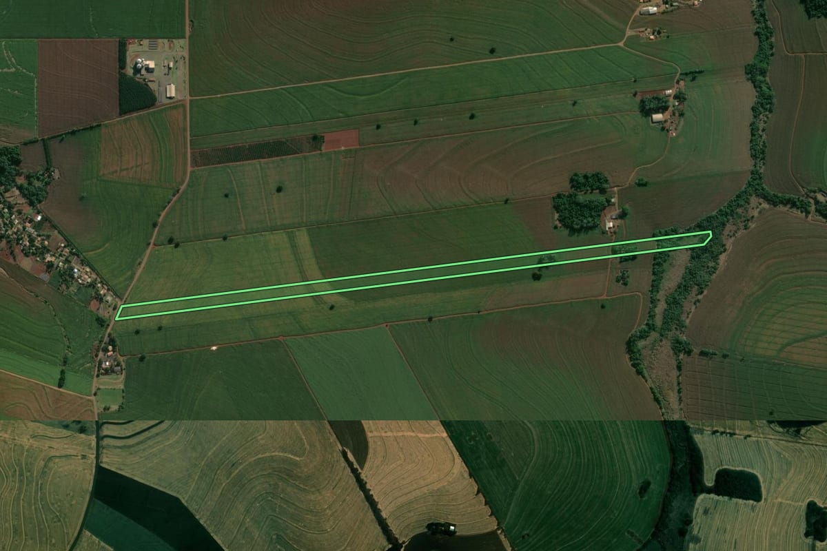 Imagem de satélite do imóvel rural em Cambé (PR), com o contorno declarado no CAR desenhado por cima.