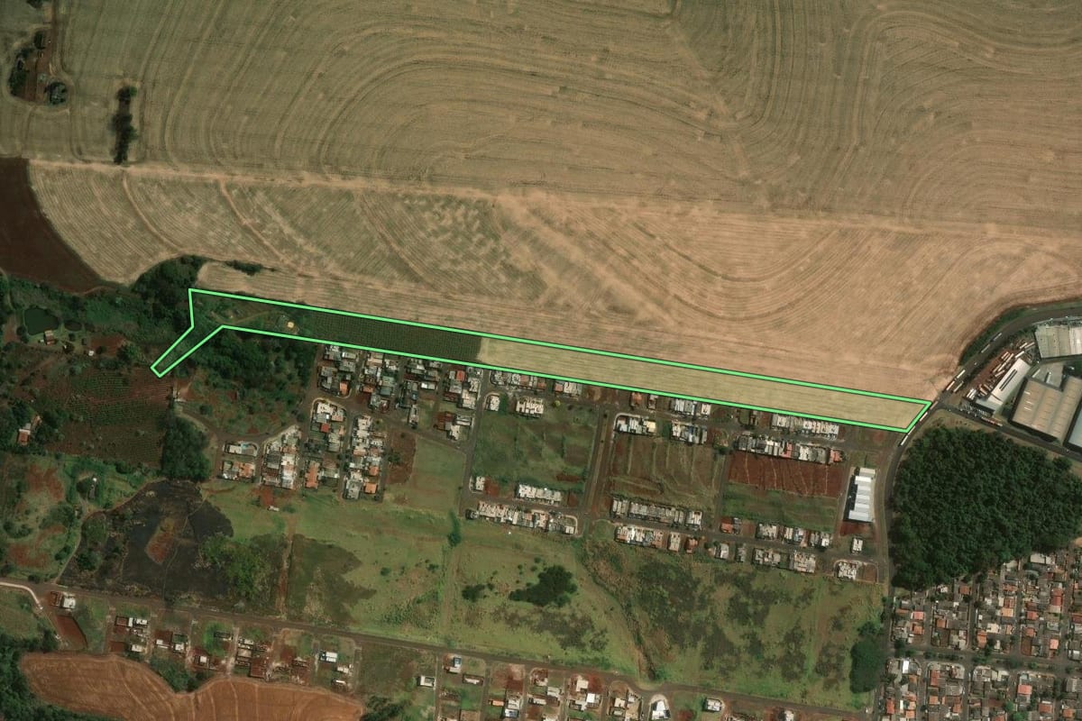 Imagem de satélite do imóvel rural em Cambé (PR), com o contorno declarado no CAR desenhado por cima.