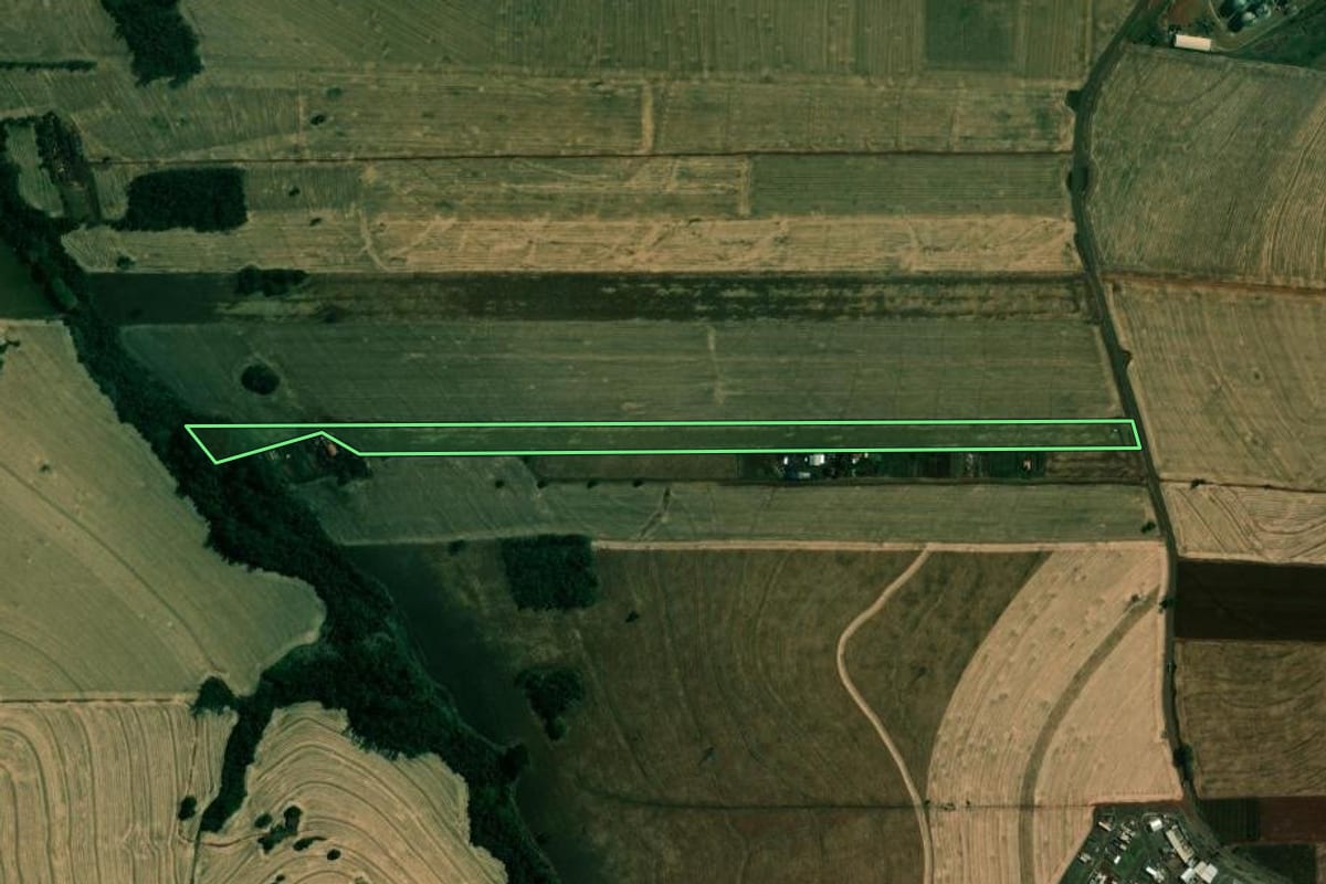Imagem de satélite do imóvel rural em Cambé (PR), com o contorno declarado no CAR desenhado por cima.