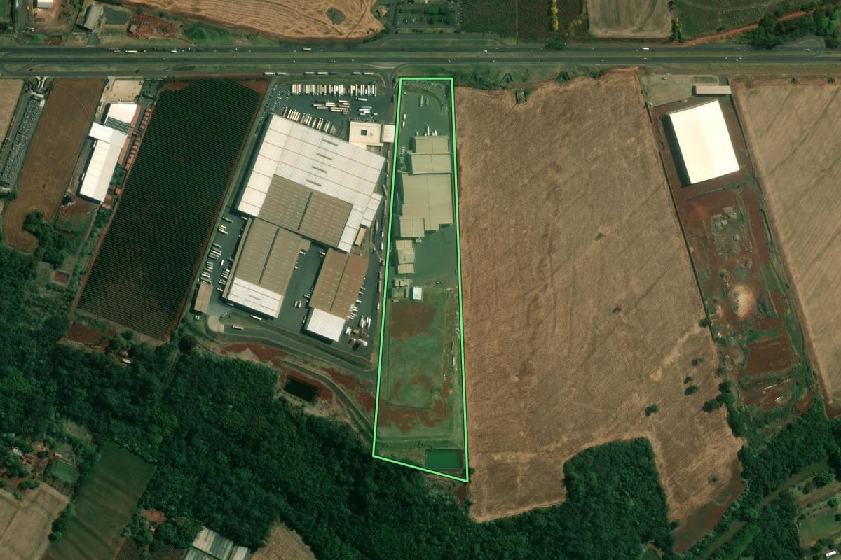 Imagem de satélite do imóvel rural em Cambé (PR), com o contorno declarado no CAR desenhado por cima.