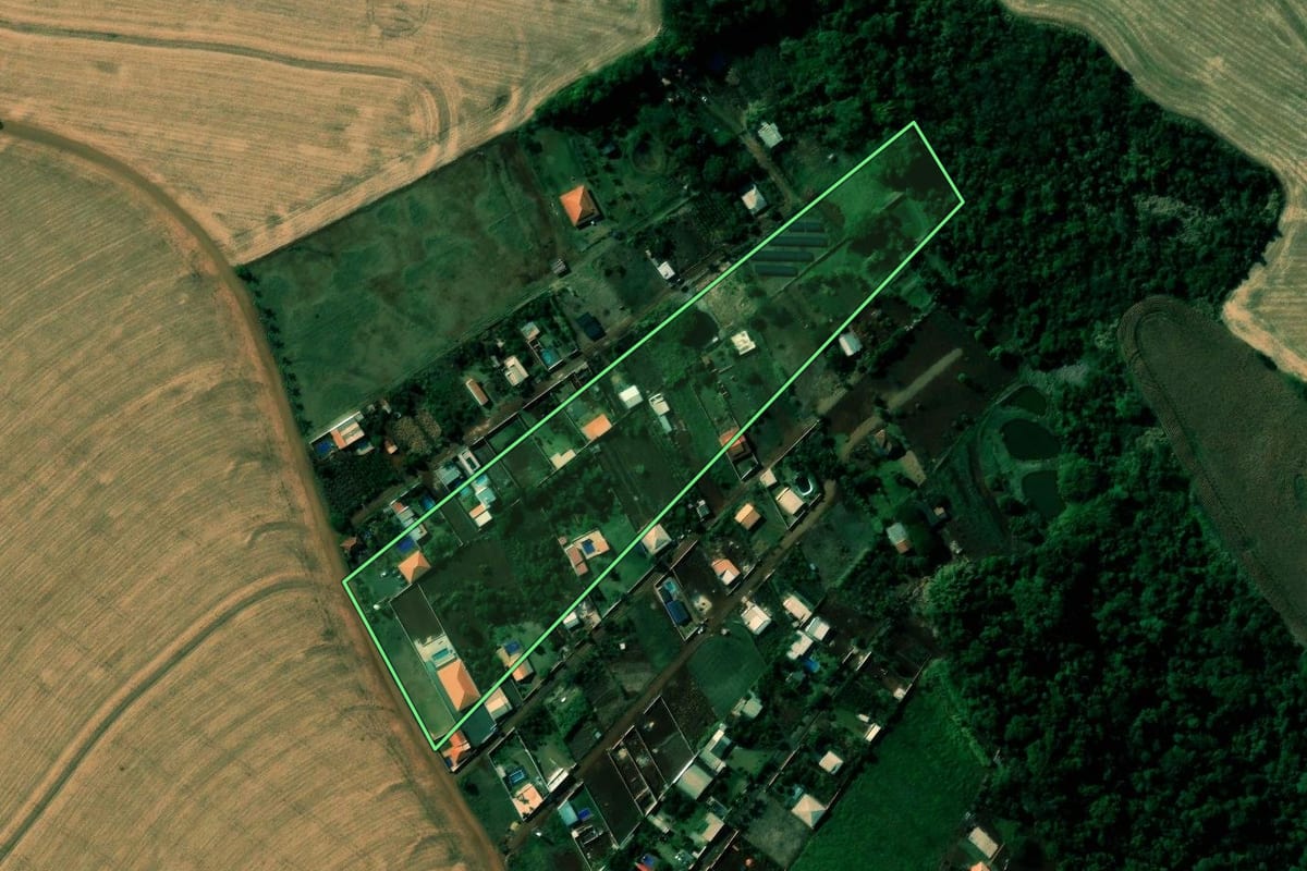 Imagem de satélite do imóvel rural em Cambé (PR), com o contorno declarado no CAR desenhado por cima.