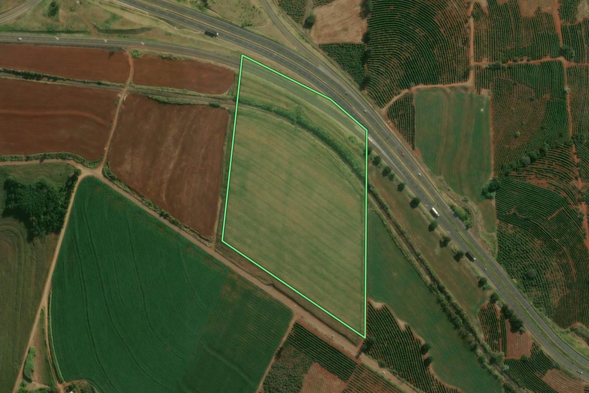 Imagem de satélite do imóvel rural em Cambira (PR), com o contorno declarado no CAR desenhado por cima.
