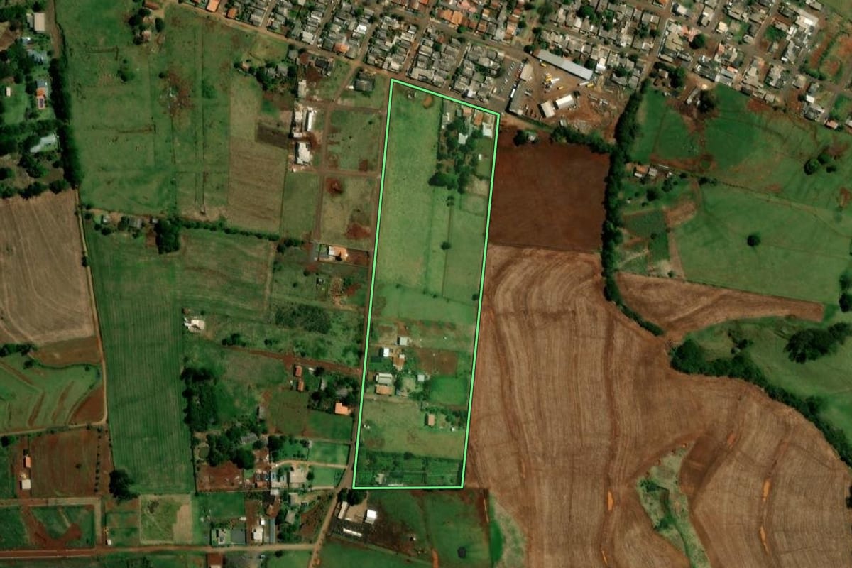 Imagem de satélite do imóvel rural em Campina da Lagoa (PR), com o contorno declarado no CAR desenhado por cima.
