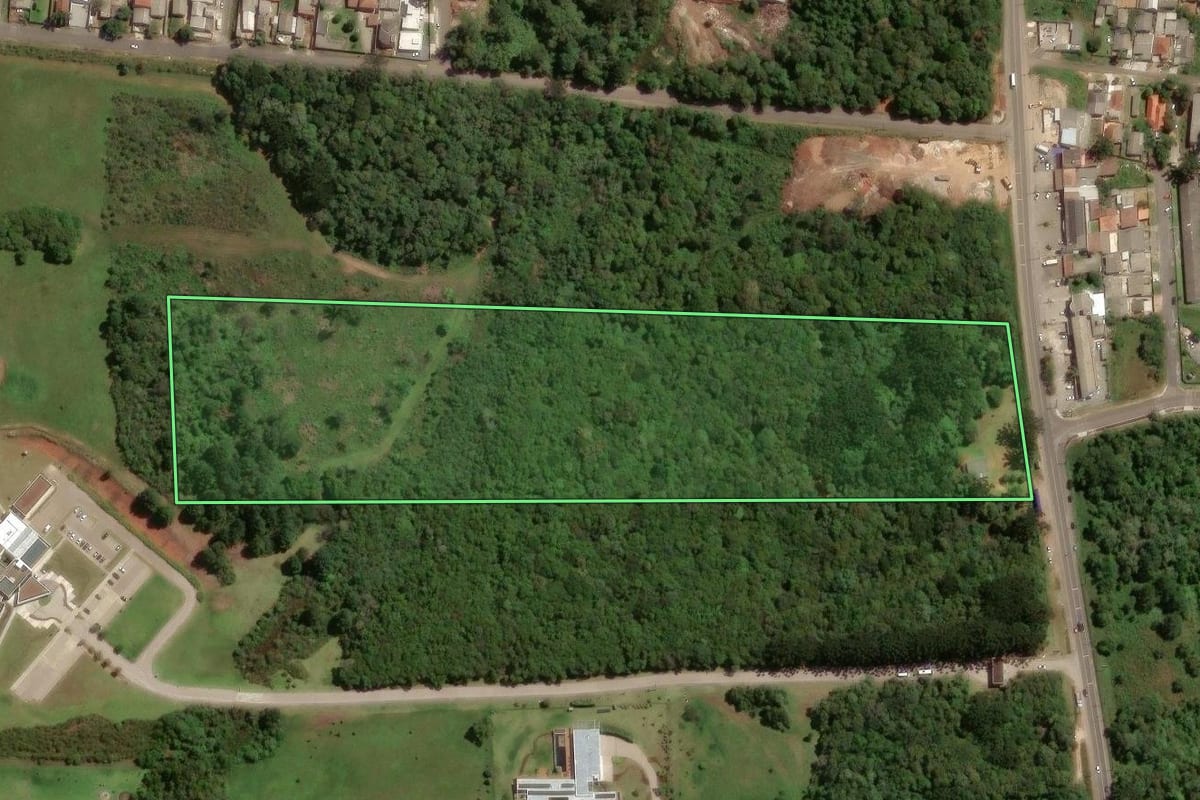 Imagem de satélite do imóvel rural em Campina Grande do Sul (PR), com o contorno declarado no CAR desenhado por cima.