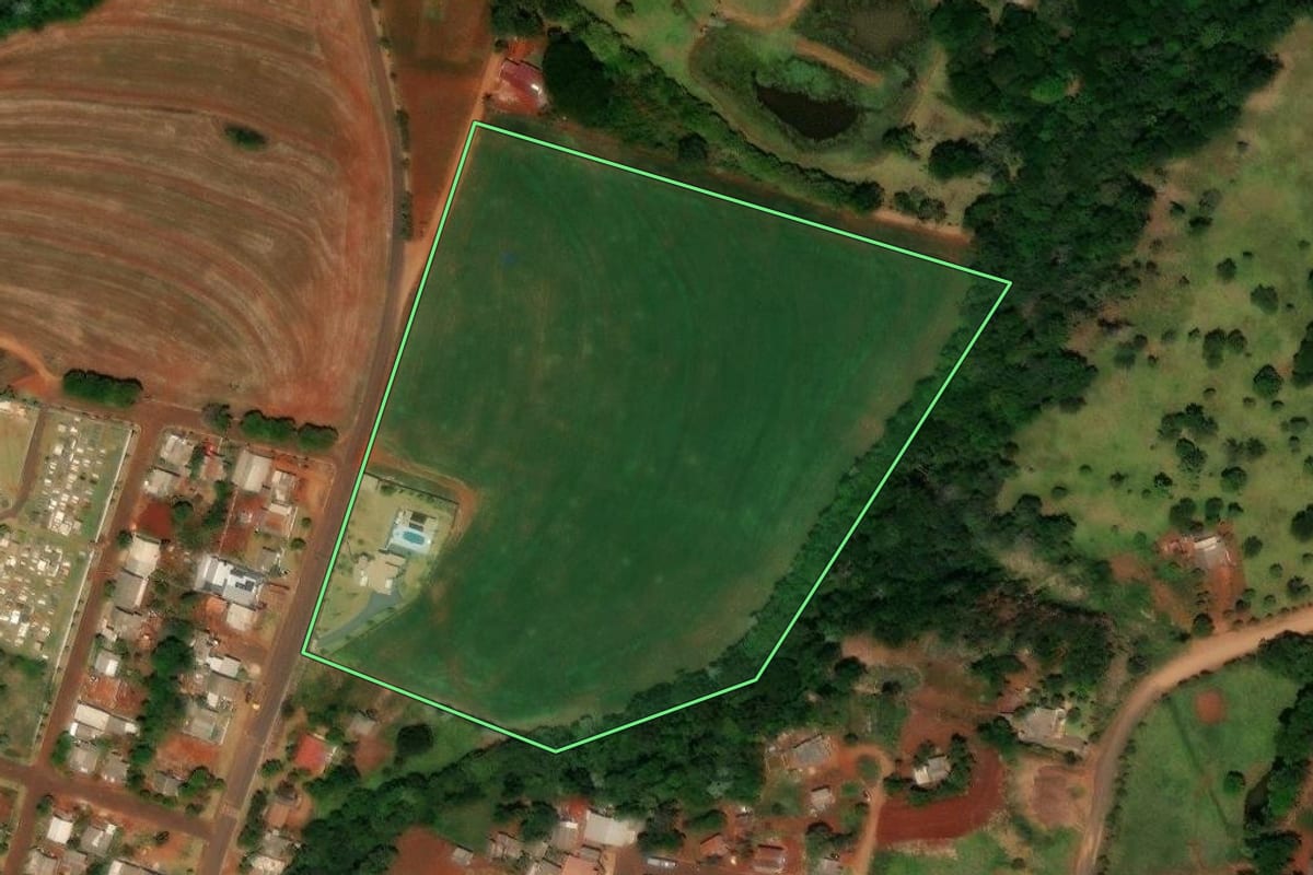 Imagem de satélite do imóvel rural em Campo Bonito (PR), com o contorno declarado no CAR desenhado por cima.