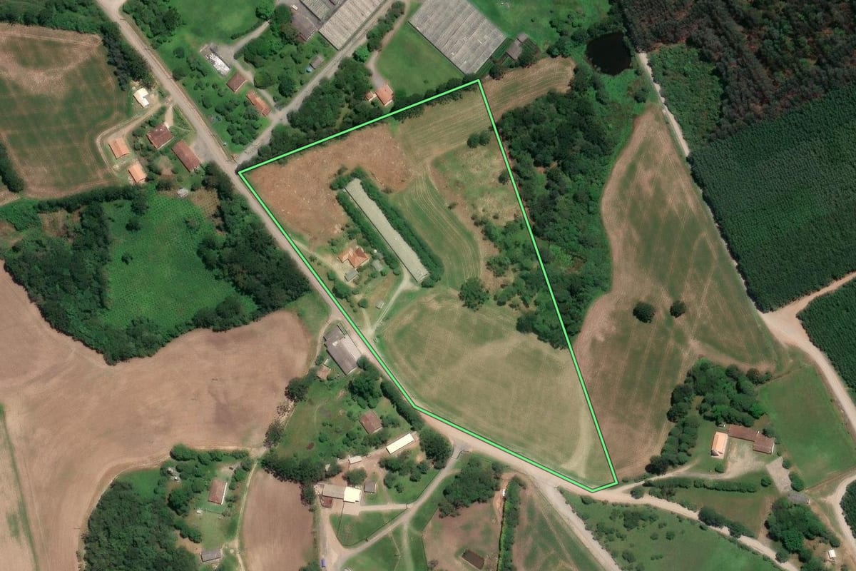 Imagem de satélite do imóvel rural em Campo do Tenente (PR), com o contorno declarado no CAR desenhado por cima.