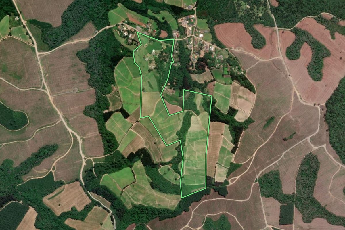 Imagem de satélite do imóvel rural em Campo do Tenente (PR), com o contorno declarado no CAR desenhado por cima.