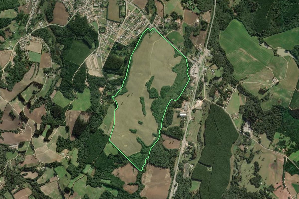 Imagem de satélite do imóvel rural em Campo do Tenente (PR), com o contorno declarado no CAR desenhado por cima.