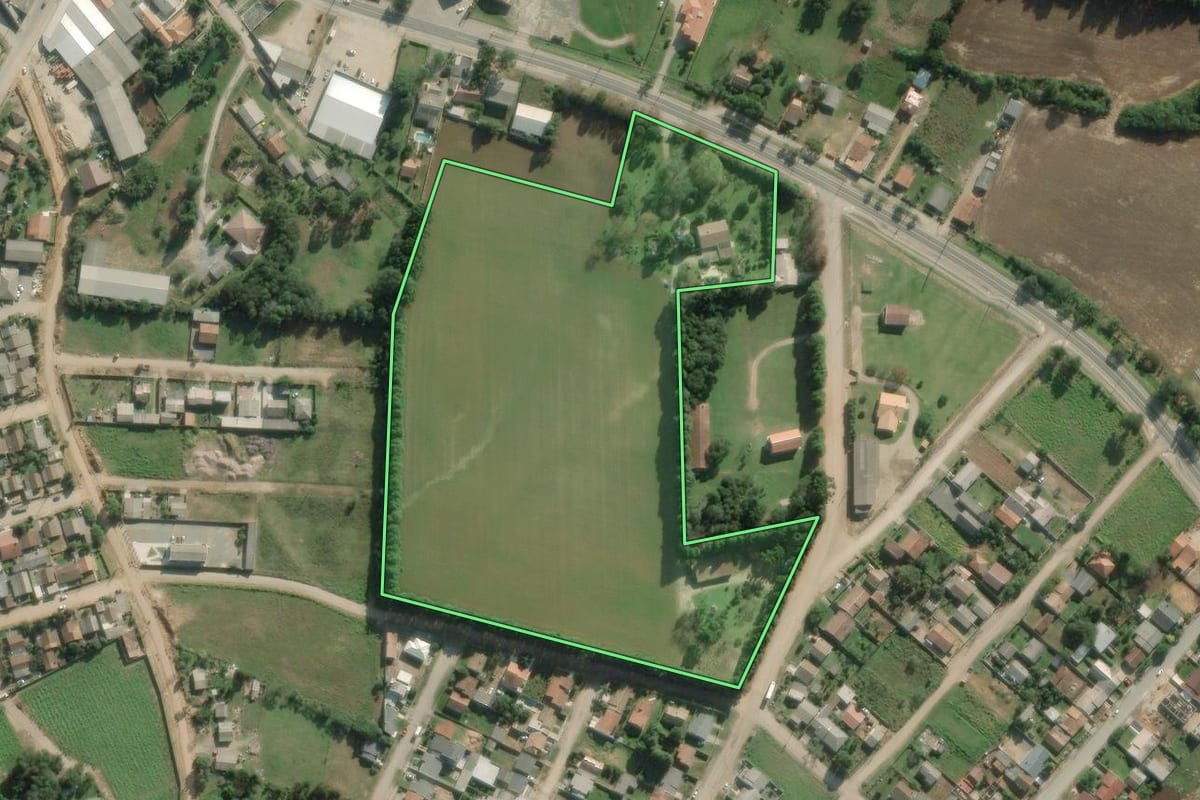 Imagem de satélite do imóvel rural em Campo do Tenente (PR), com o contorno declarado no CAR desenhado por cima.