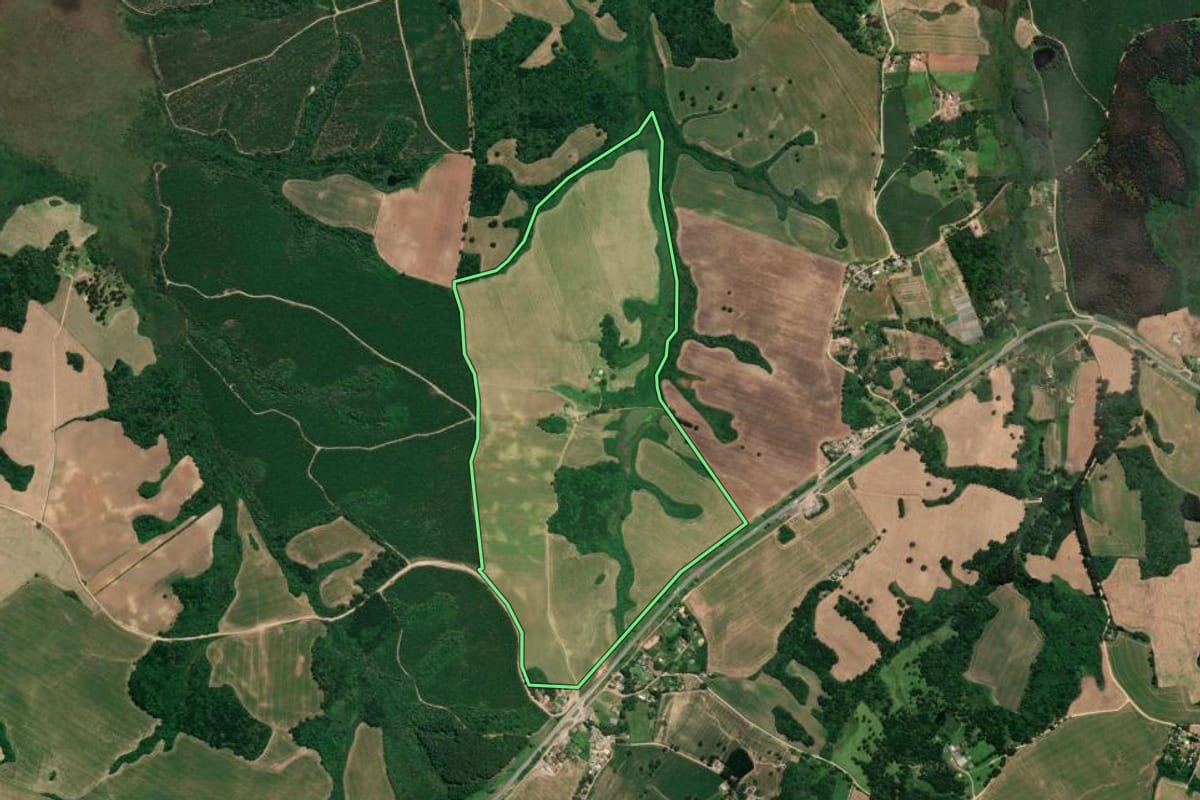 Imagem de satélite do imóvel rural em Campo do Tenente (PR), com o contorno declarado no CAR desenhado por cima.