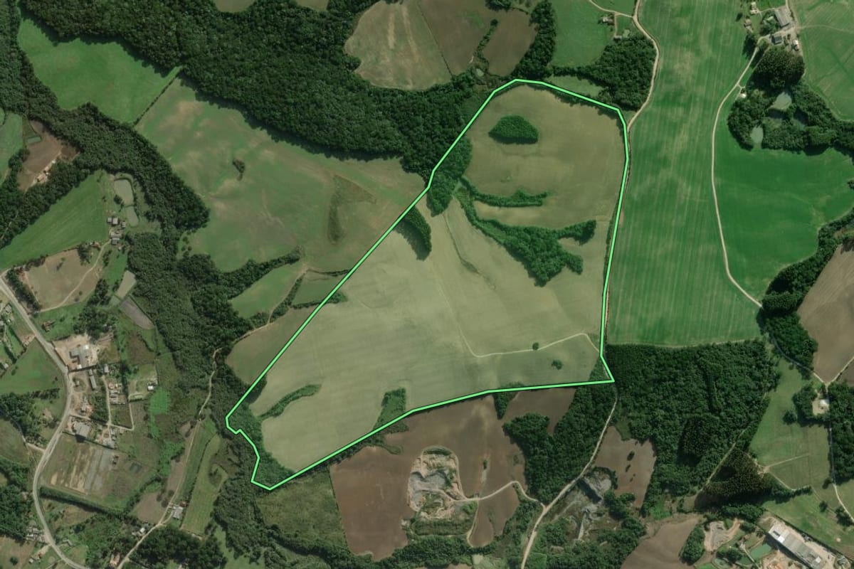 Imagem de satélite do imóvel rural em Campo do Tenente (PR), com o contorno declarado no CAR desenhado por cima.