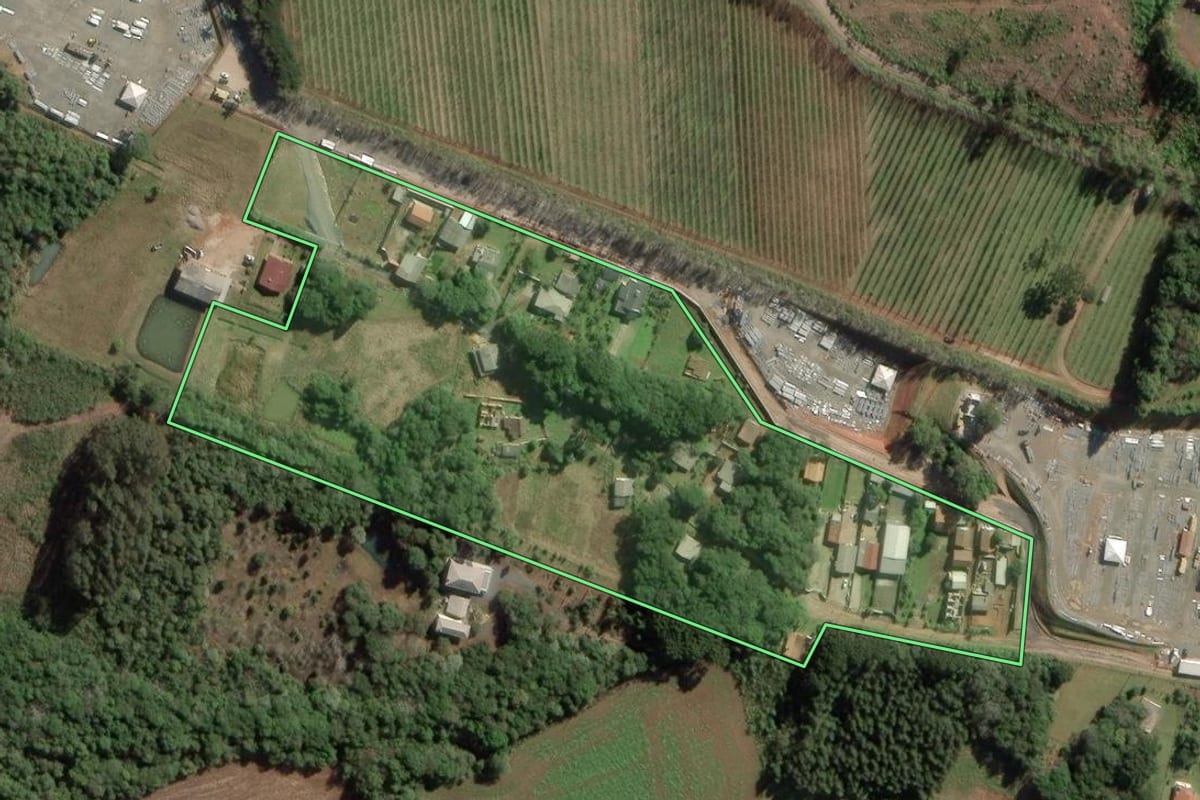 Imagem de satélite do imóvel rural em Campo Largo (PR), com o contorno declarado no CAR desenhado por cima.