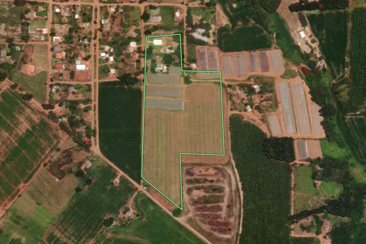 Imagem de satélite do imóvel rural em Cândido de Abreu (PR), com o contorno declarado no CAR desenhado por cima.
