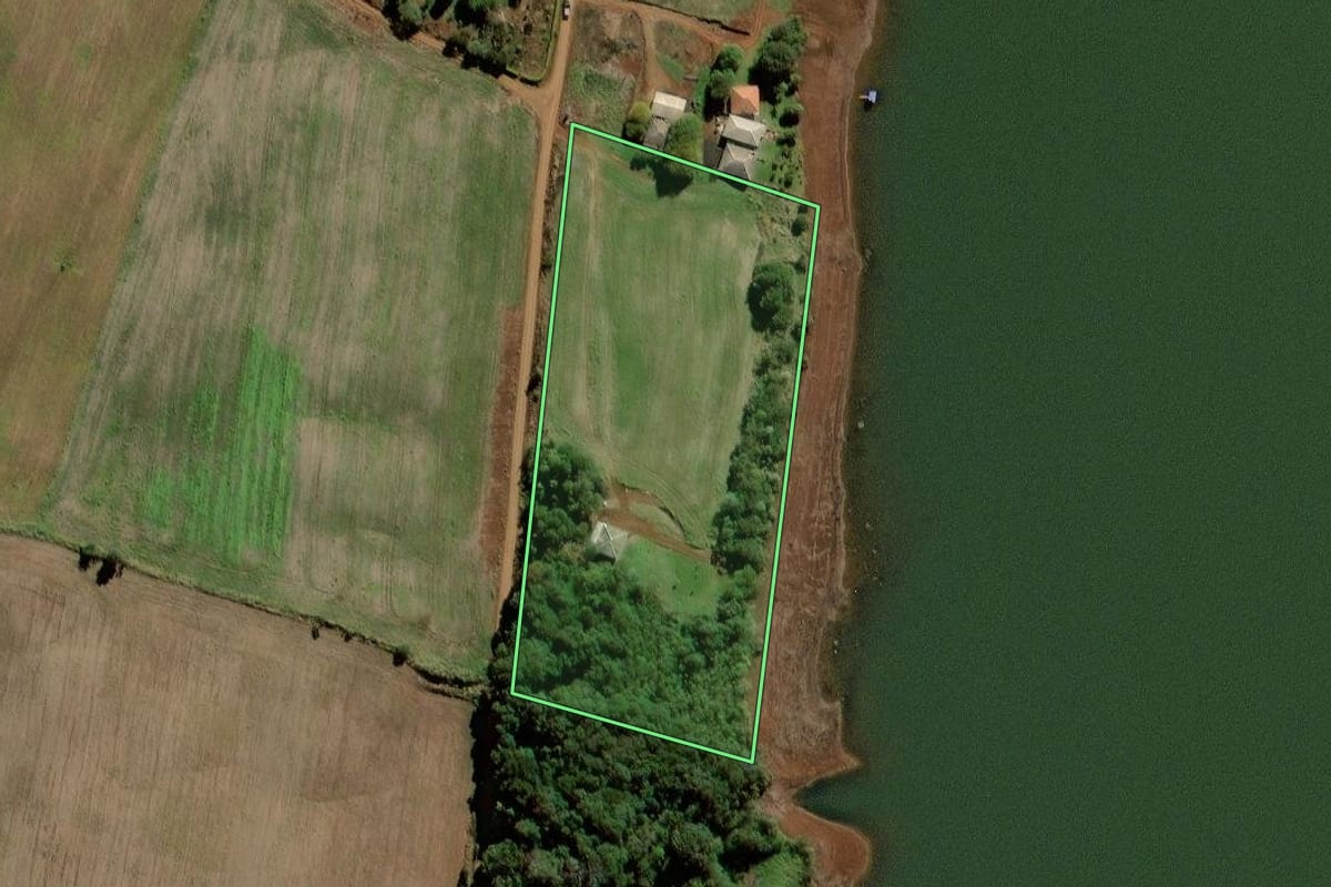 Imagem de satélite do imóvel rural em Candói (PR), com o contorno declarado no CAR desenhado por cima.