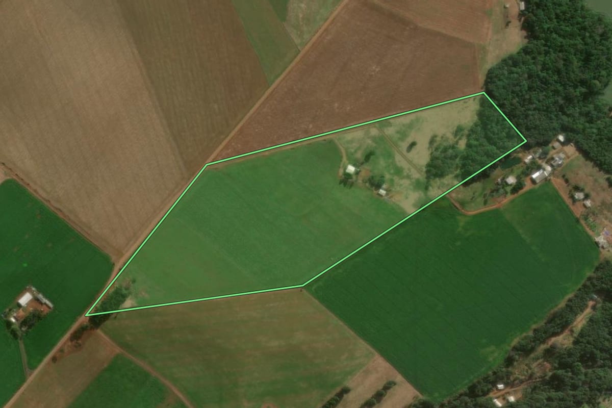 Imagem de satélite do imóvel rural em Candói (PR), com o contorno declarado no CAR desenhado por cima.