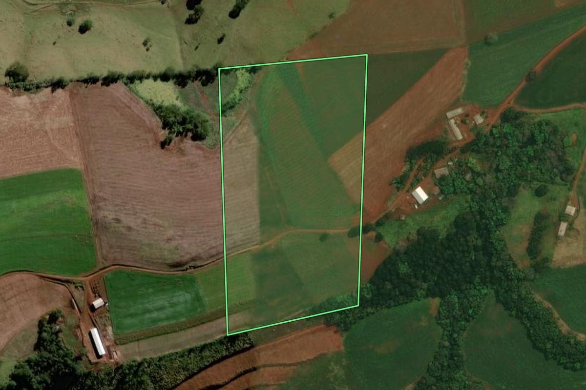 Imagem de satélite do imóvel rural em Cantagalo (PR), com o contorno declarado no CAR desenhado por cima.