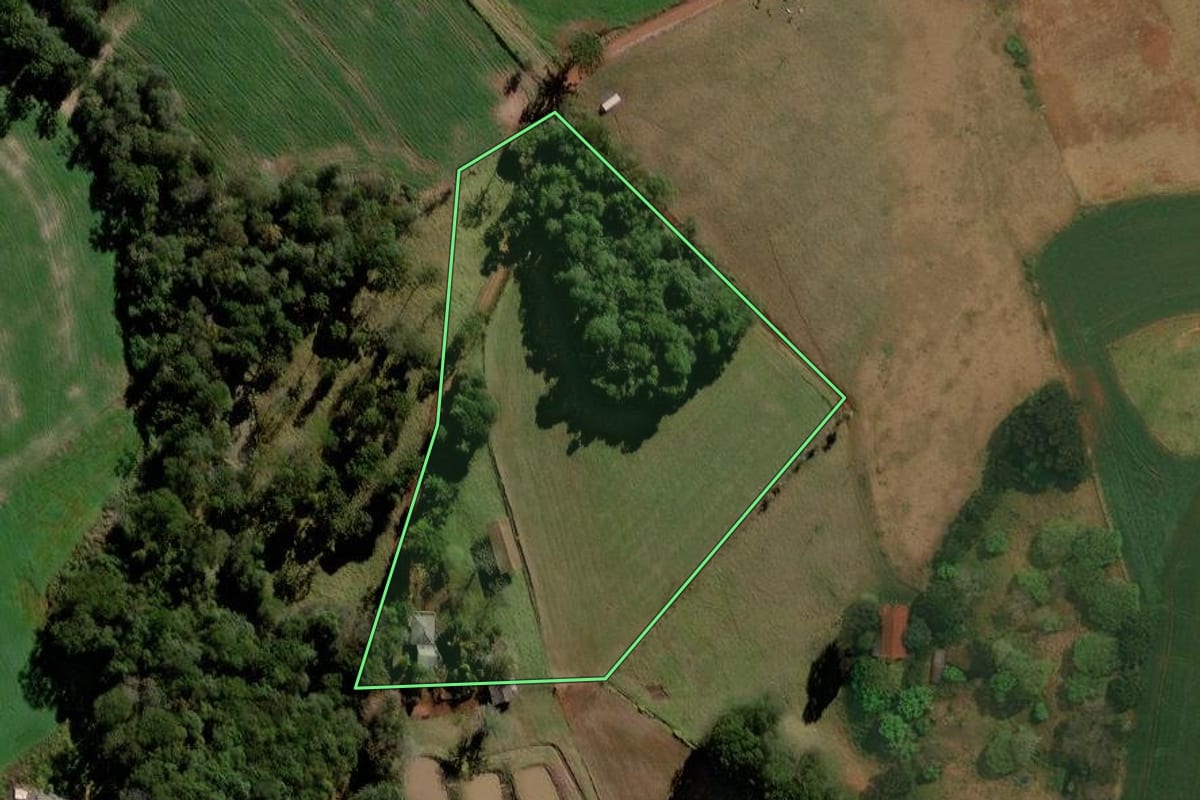 Imagem de satélite do imóvel rural em Cantagalo (PR), com o contorno declarado no CAR desenhado por cima.