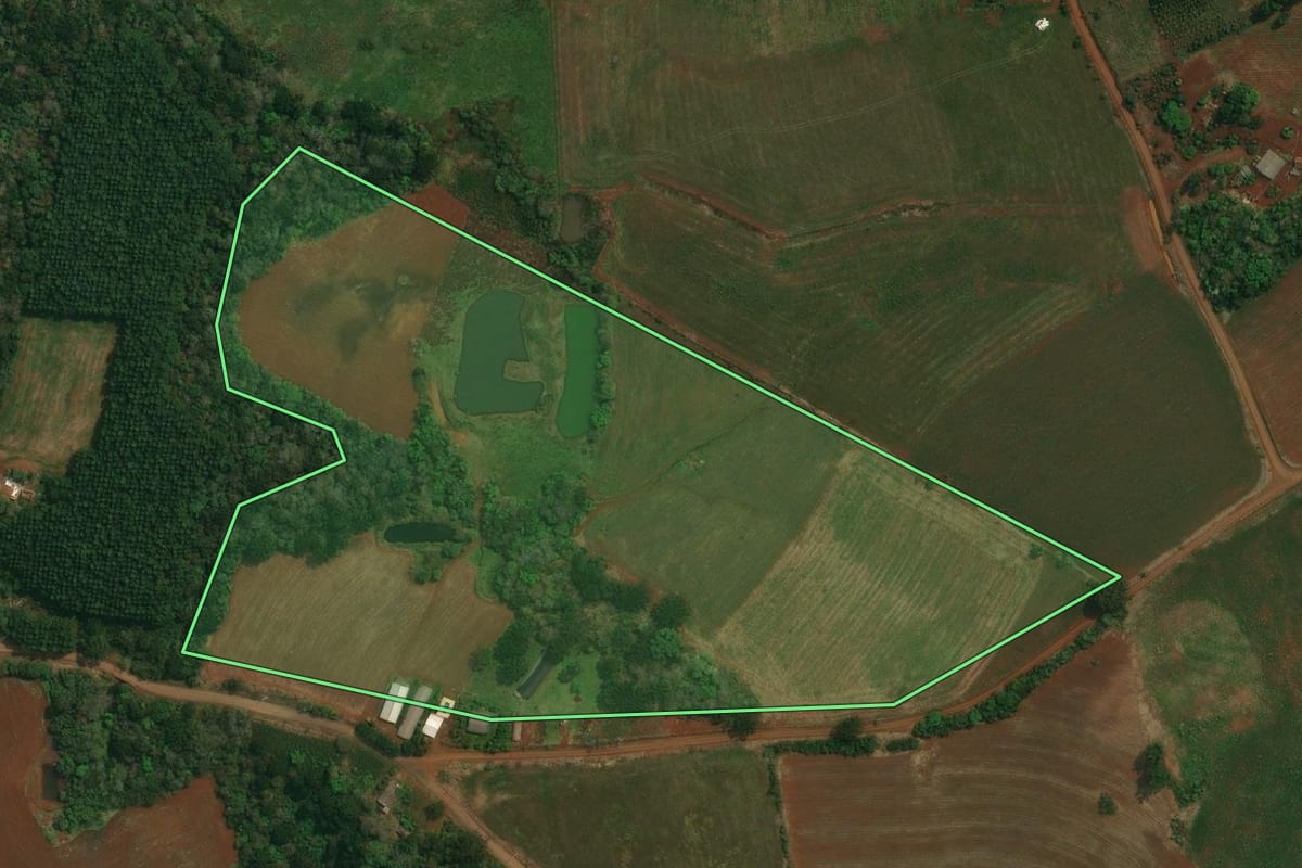 Imagem de satélite do imóvel rural em Cantagalo (PR), com o contorno declarado no CAR desenhado por cima.