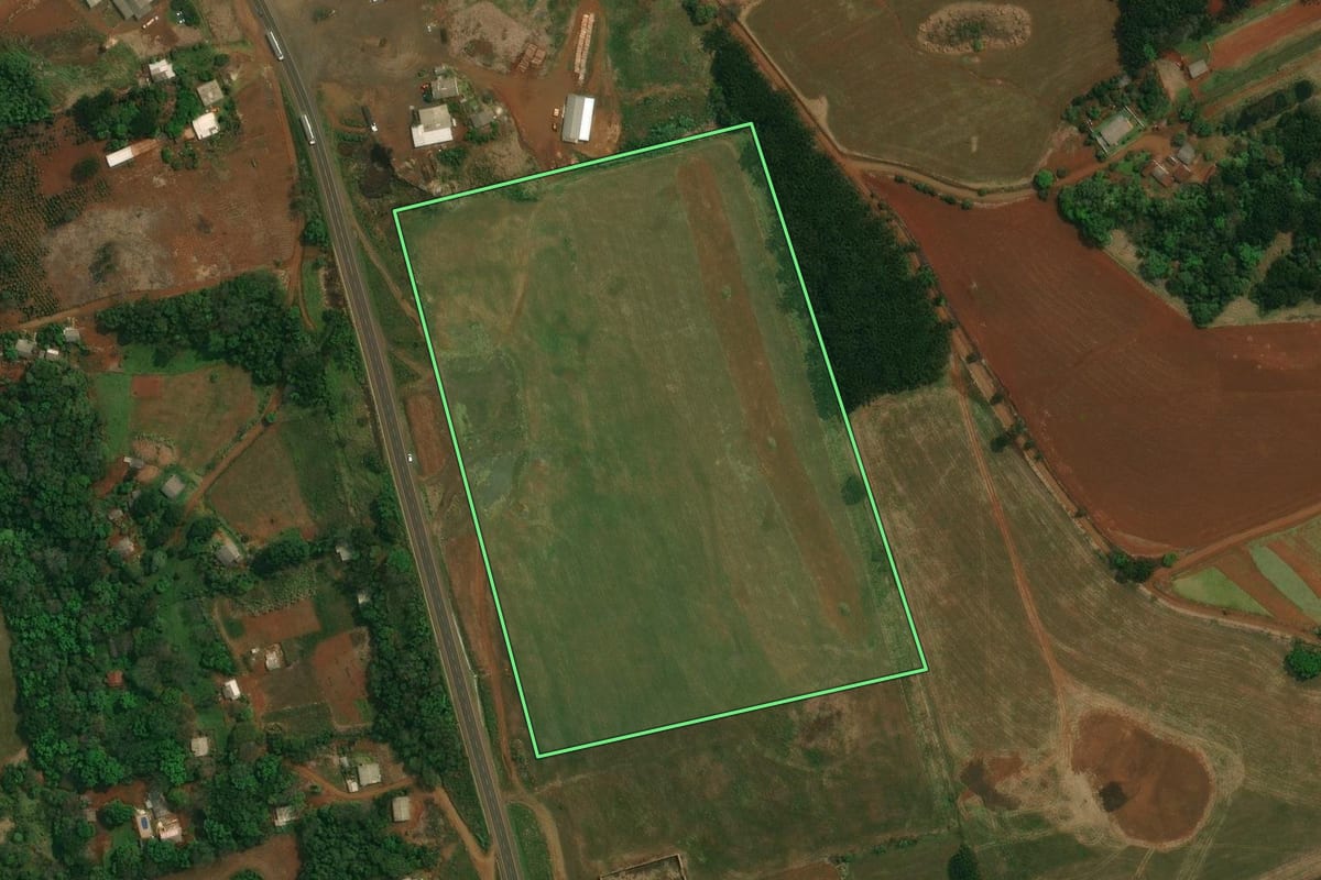 Imagem de satélite do imóvel rural em Cantagalo (PR), com o contorno declarado no CAR desenhado por cima.
