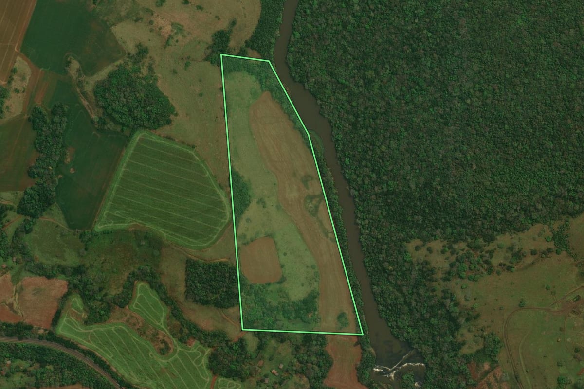 Imagem de satélite do imóvel rural em Cantagalo (PR), com o contorno declarado no CAR desenhado por cima.