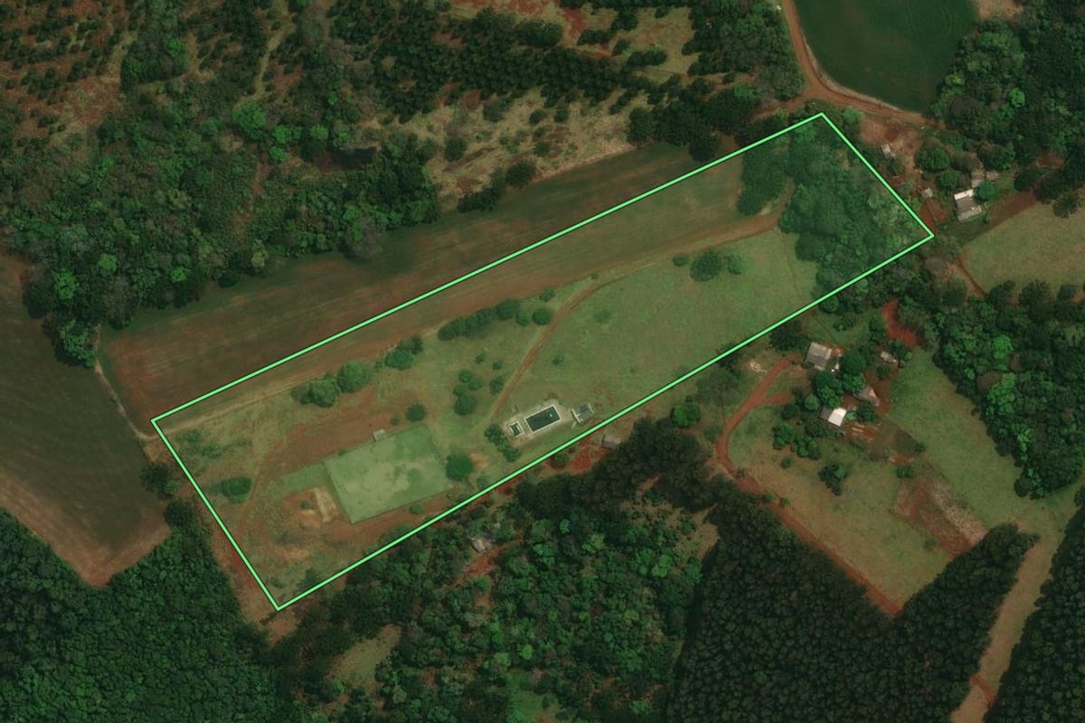 Imagem de satélite do imóvel rural em Cantagalo (PR), com o contorno declarado no CAR desenhado por cima.
