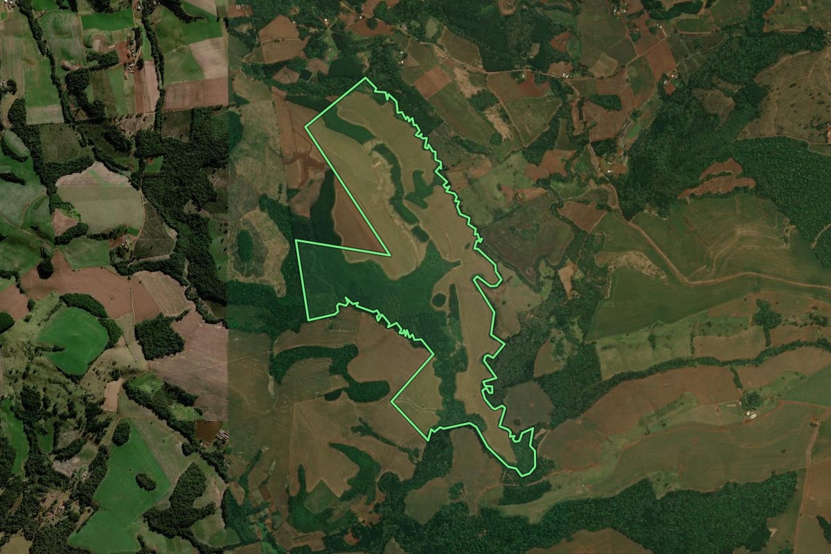 Imagem de satélite do imóvel rural em Cantagalo (PR), com o contorno declarado no CAR desenhado por cima.