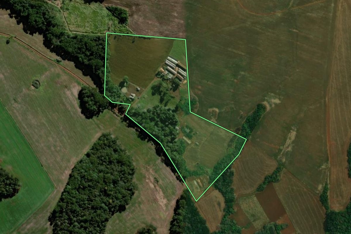 Imagem de satélite do imóvel rural em Cantagalo (PR), com o contorno declarado no CAR desenhado por cima.
