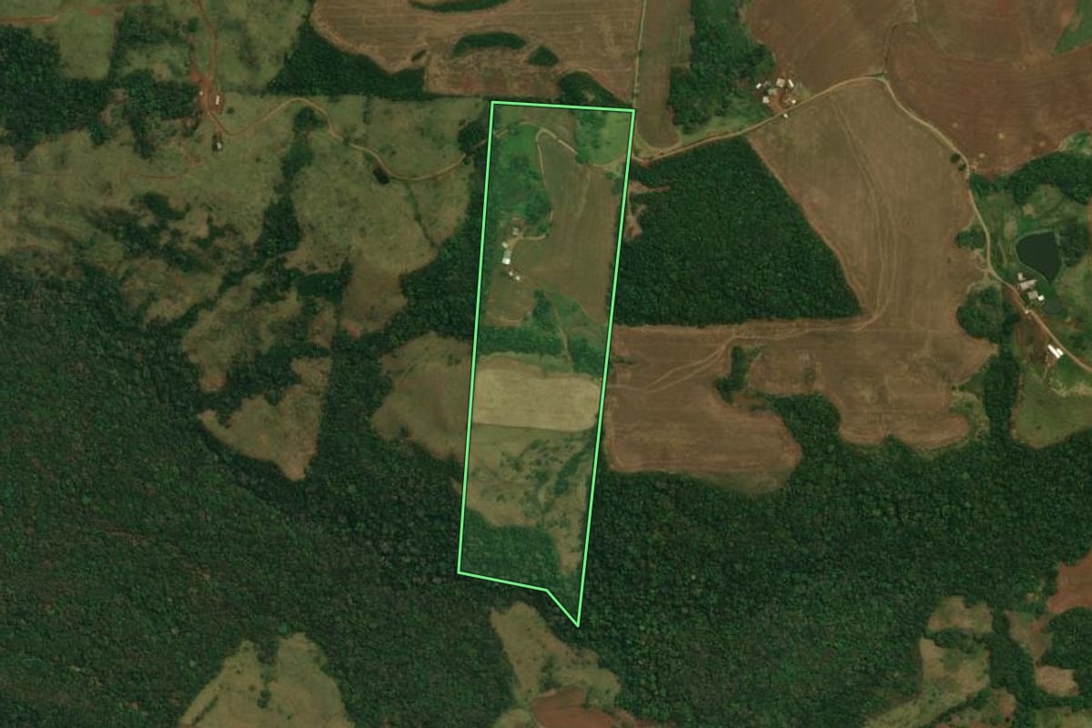 Imagem de satélite do imóvel rural em Cantagalo (PR), com o contorno declarado no CAR desenhado por cima.