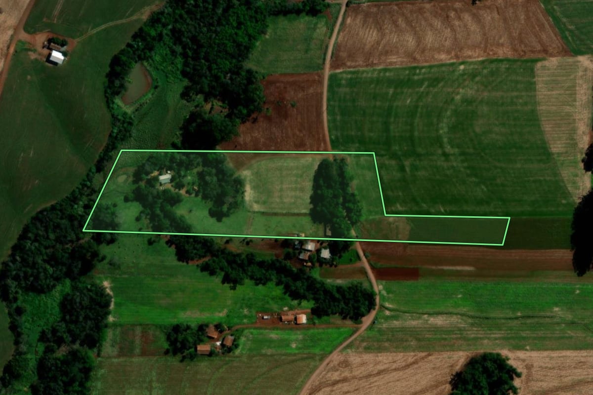 Imagem de satélite do imóvel rural em Capanema (PR), com o contorno declarado no CAR desenhado por cima.