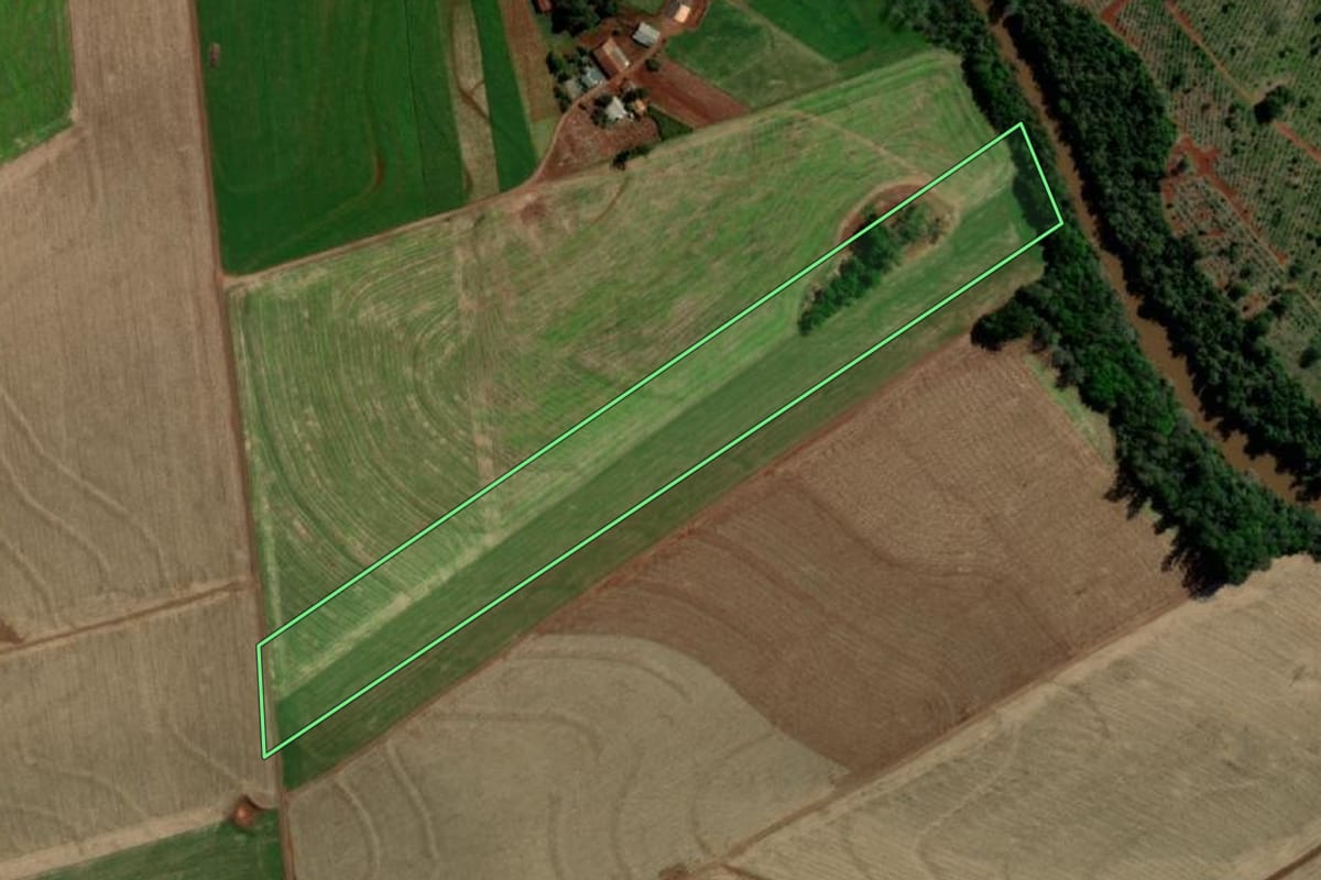 Imagem de satélite do imóvel rural em Capanema (PR), com o contorno declarado no CAR desenhado por cima.