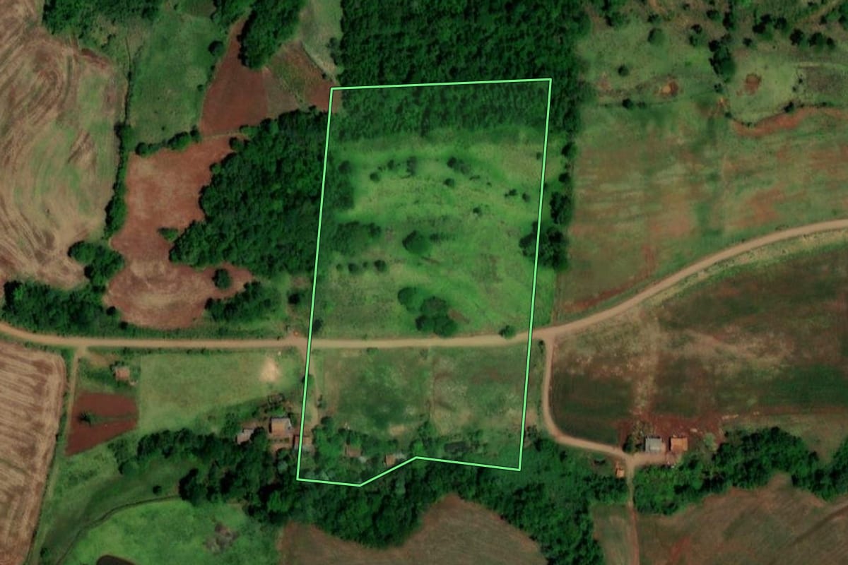 Imagem de satélite do imóvel rural em Capanema (PR), com o contorno declarado no CAR desenhado por cima.