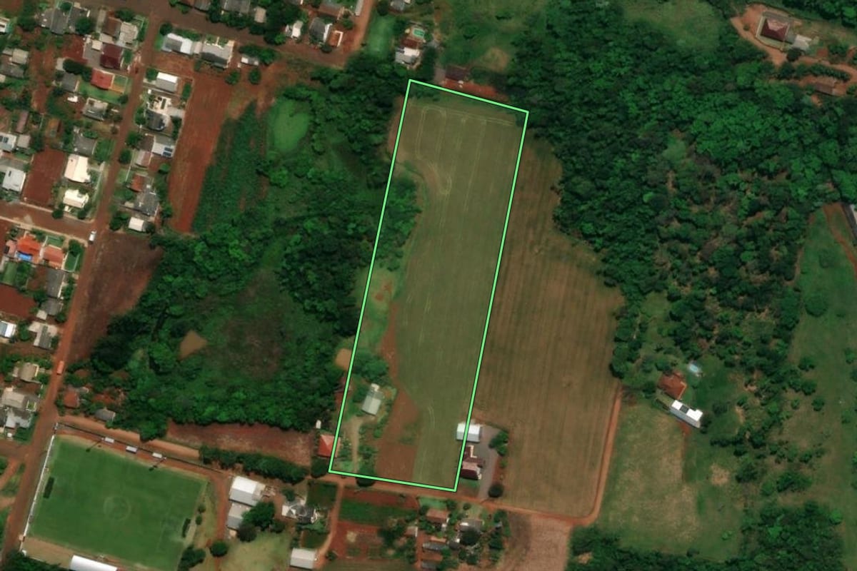 Imagem de satélite do imóvel rural em Capanema (PR), com o contorno declarado no CAR desenhado por cima.