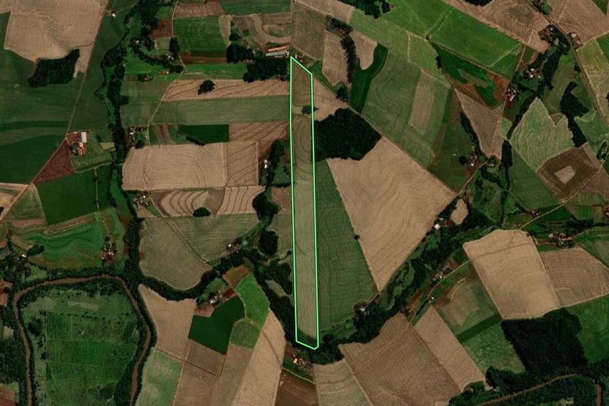 Imagem de satélite do imóvel rural em Capanema (PR), com o contorno declarado no CAR desenhado por cima.