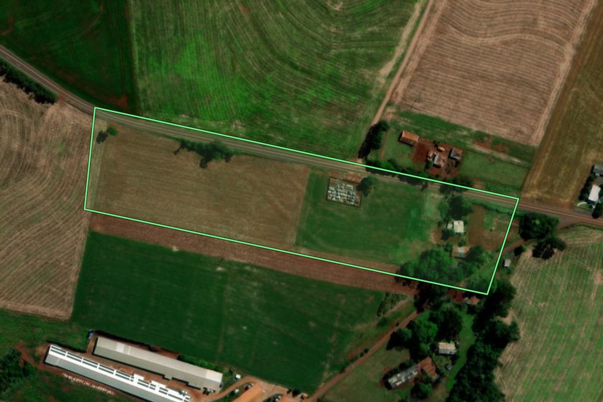 Imagem de satélite do imóvel rural em Capanema (PR), com o contorno declarado no CAR desenhado por cima.