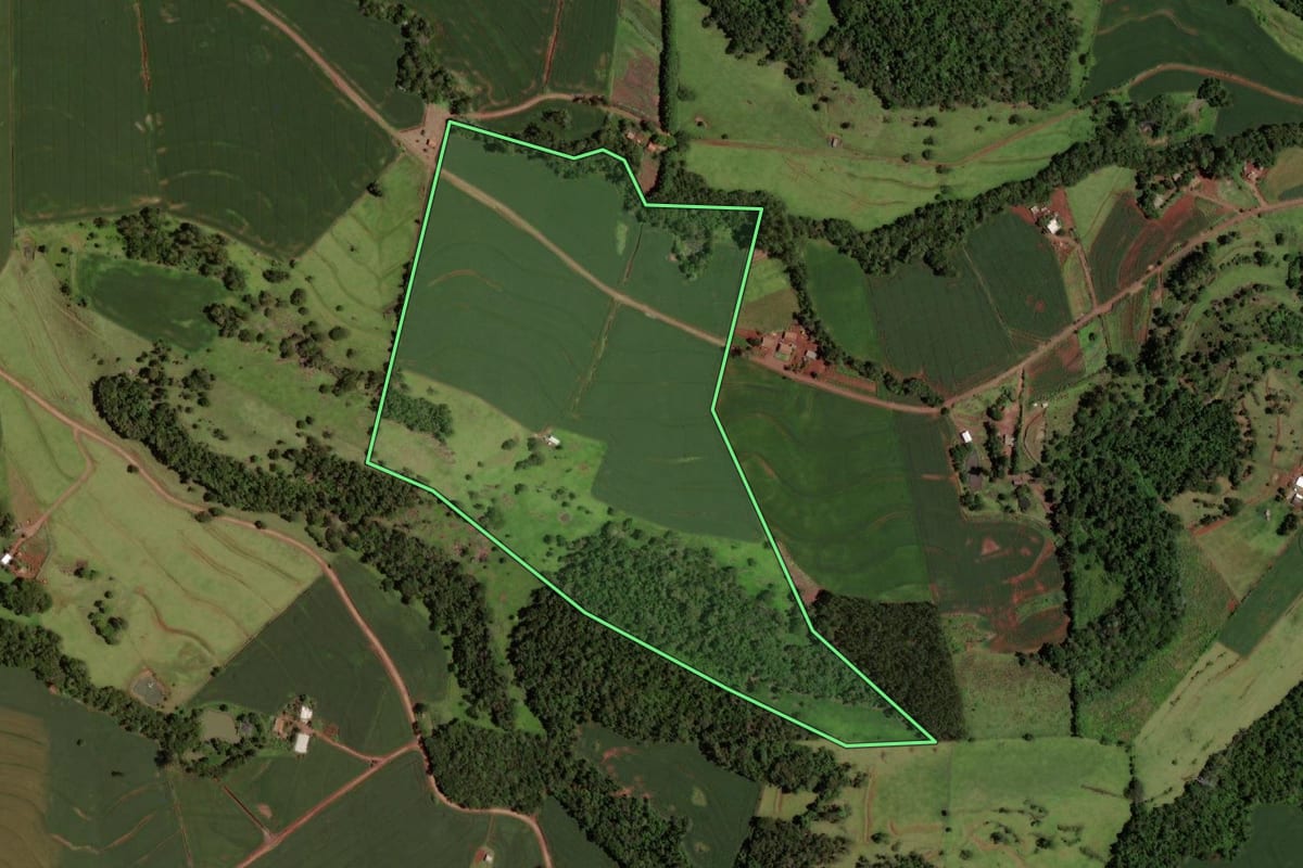 Imagem de satélite do imóvel rural em Capitão Leônidas Marques (PR), com o contorno declarado no CAR desenhado por cima.