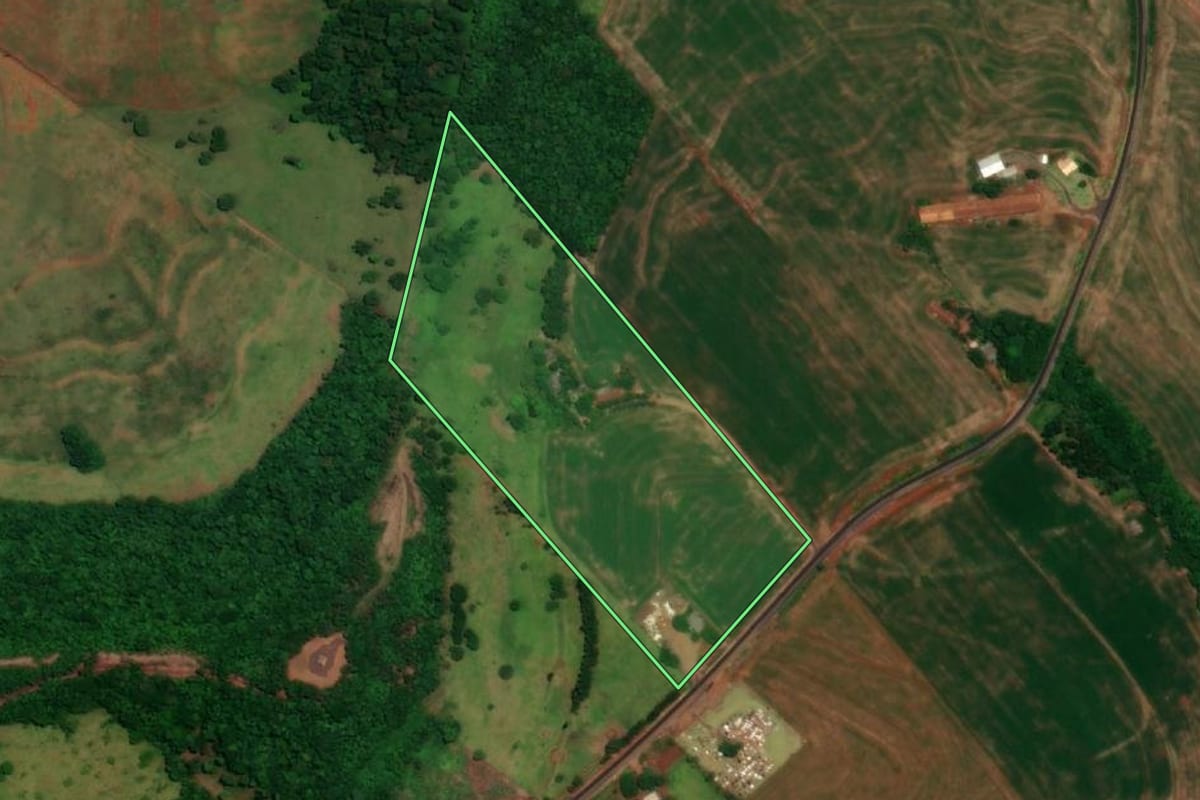Imagem de satélite do imóvel rural em Capitão Leônidas Marques (PR), com o contorno declarado no CAR desenhado por cima.