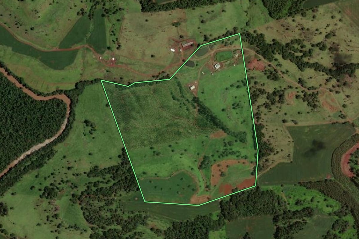Imagem de satélite do imóvel rural em Capitão Leônidas Marques (PR), com o contorno declarado no CAR desenhado por cima.