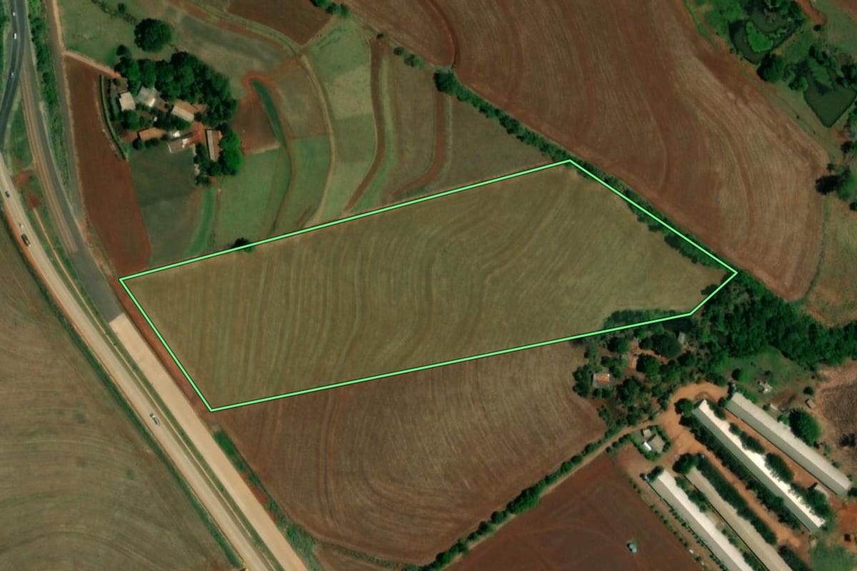 Imagem de satélite do imóvel rural em Capitão Leônidas Marques (PR), com o contorno declarado no CAR desenhado por cima.