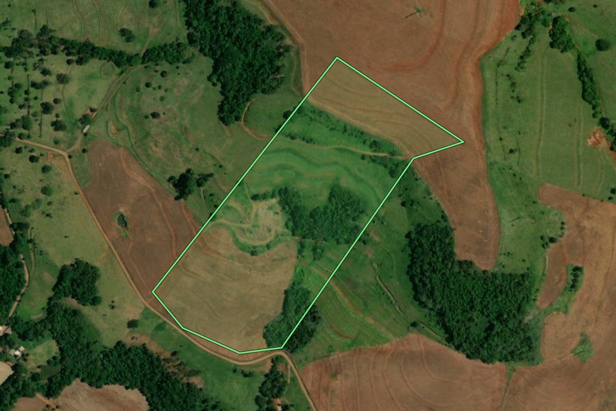 Imagem de satélite do imóvel rural em Capitão Leônidas Marques (PR), com o contorno declarado no CAR desenhado por cima.
