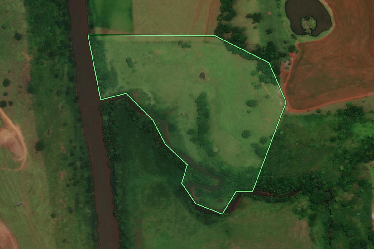 Imagem de satélite do imóvel rural em Capitão Leônidas Marques (PR), com o contorno declarado no CAR desenhado por cima.