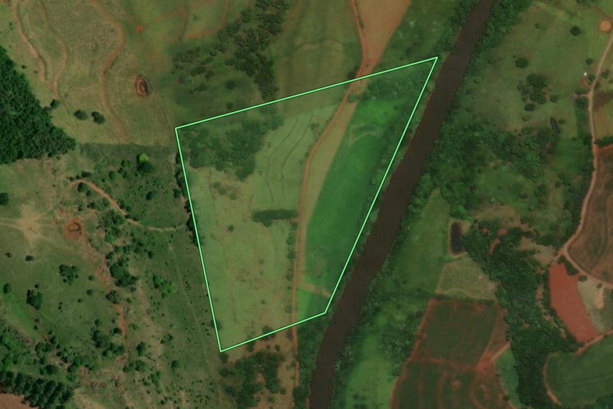 Imagem de satélite do imóvel rural em Capitão Leônidas Marques (PR), com o contorno declarado no CAR desenhado por cima.