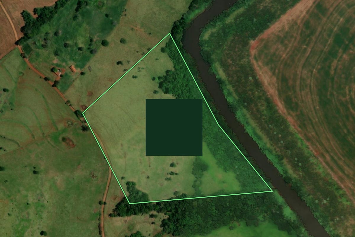 Imagem de satélite do imóvel rural em Capitão Leônidas Marques (PR), com o contorno declarado no CAR desenhado por cima.
