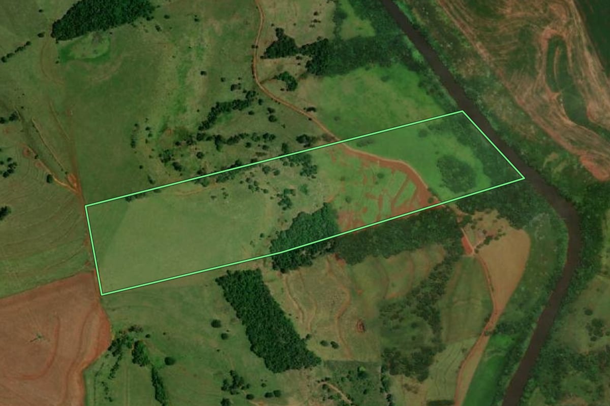 Imagem de satélite do imóvel rural em Capitão Leônidas Marques (PR), com o contorno declarado no CAR desenhado por cima.
